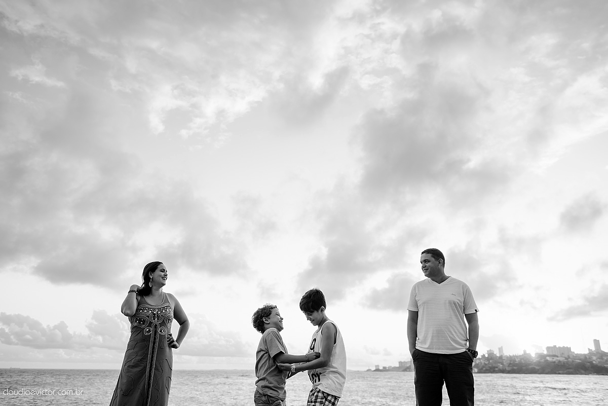 ensaio de bodas com casal realizado em Salvador, Bahia, por fotógrafos de casamento de Vila Velha fotógrafos de casamento de Vitória fotógrafos de casamento de Serra ES na Igreja do Senho do Bonfim Ponta do Humaitá e com por do sol no Rio Vermelho