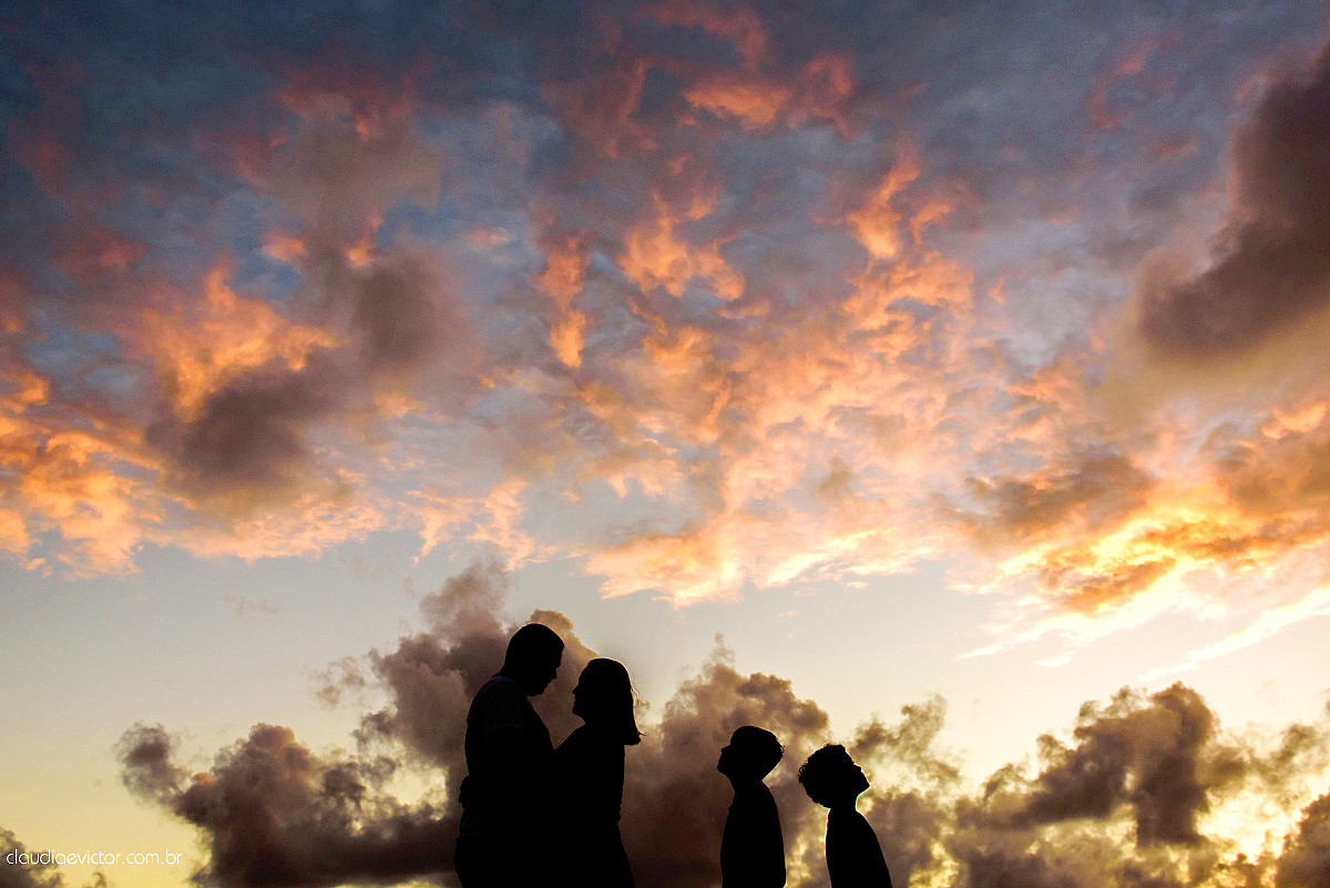 ensaio de bodas com casal realizado em Salvador, Bahia, por fotógrafos de casamento de Vila Velha fotógrafos de casamento de Vitória fotógrafos de casamento de Serra ES na Igreja do Senho do Bonfim Ponta do Humaitá e com por do sol no Rio Vermelho