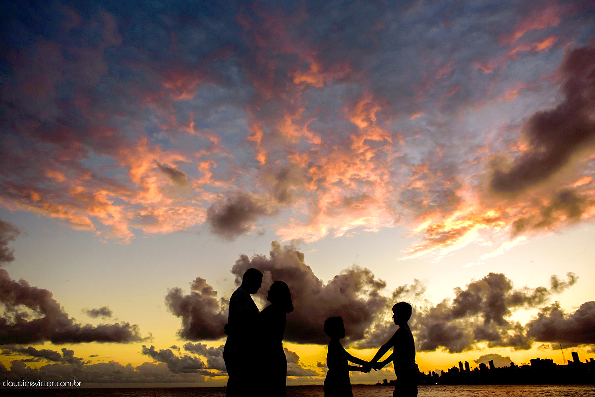 ensaio de bodas com casal realizado em Salvador, Bahia, por fotógrafos de casamento de Vila Velha fotógrafos de casamento de Vitória fotógrafos de casamento de Serra ES na Igreja do Senho do Bonfim Ponta do Humaitá e com por do sol no Rio Vermelho