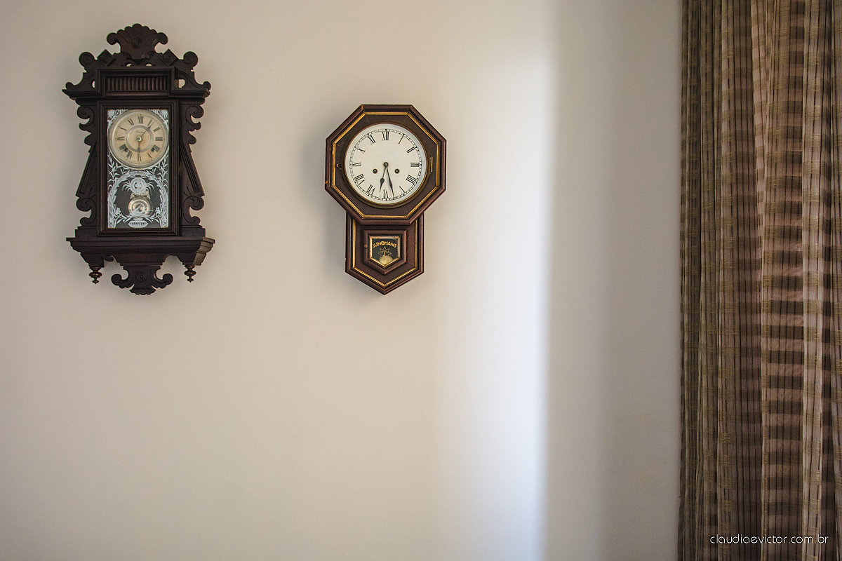 Lindo casamento realizado de dia num sítio com primeiro beijo vestido de noiva e noivo e noiva com pulo na piscina realizado por fotógrafos de casamento de Vila Velha fotógrafos de casamento de Vitória fotógrafos de casamento de Serra espirito santo ES