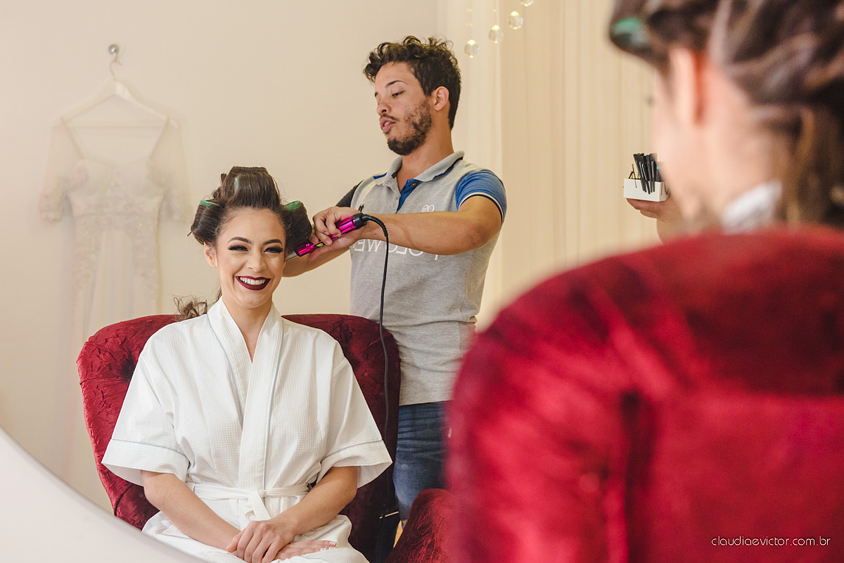 Lindo casamento realizado de dia num sítio com primeiro beijo vestido de noiva e noivo e noiva com pulo na piscina realizado por fotógrafos de casamento de Vila Velha fotógrafos de casamento de Vitória fotógrafos de casamento de Serra espirito santo ES