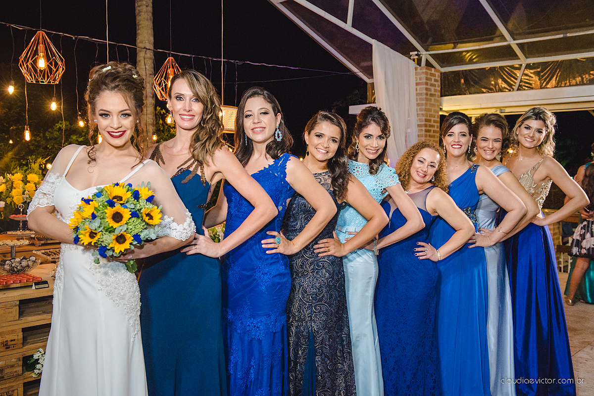 Lindo casamento realizado de dia num sítio com primeiro beijo vestido de noiva e noivo e noiva com pulo na piscina realizado por fotógrafos de casamento de Vila Velha fotógrafos de casamento de Vitória fotógrafos de casamento de Serra espirito santo ES