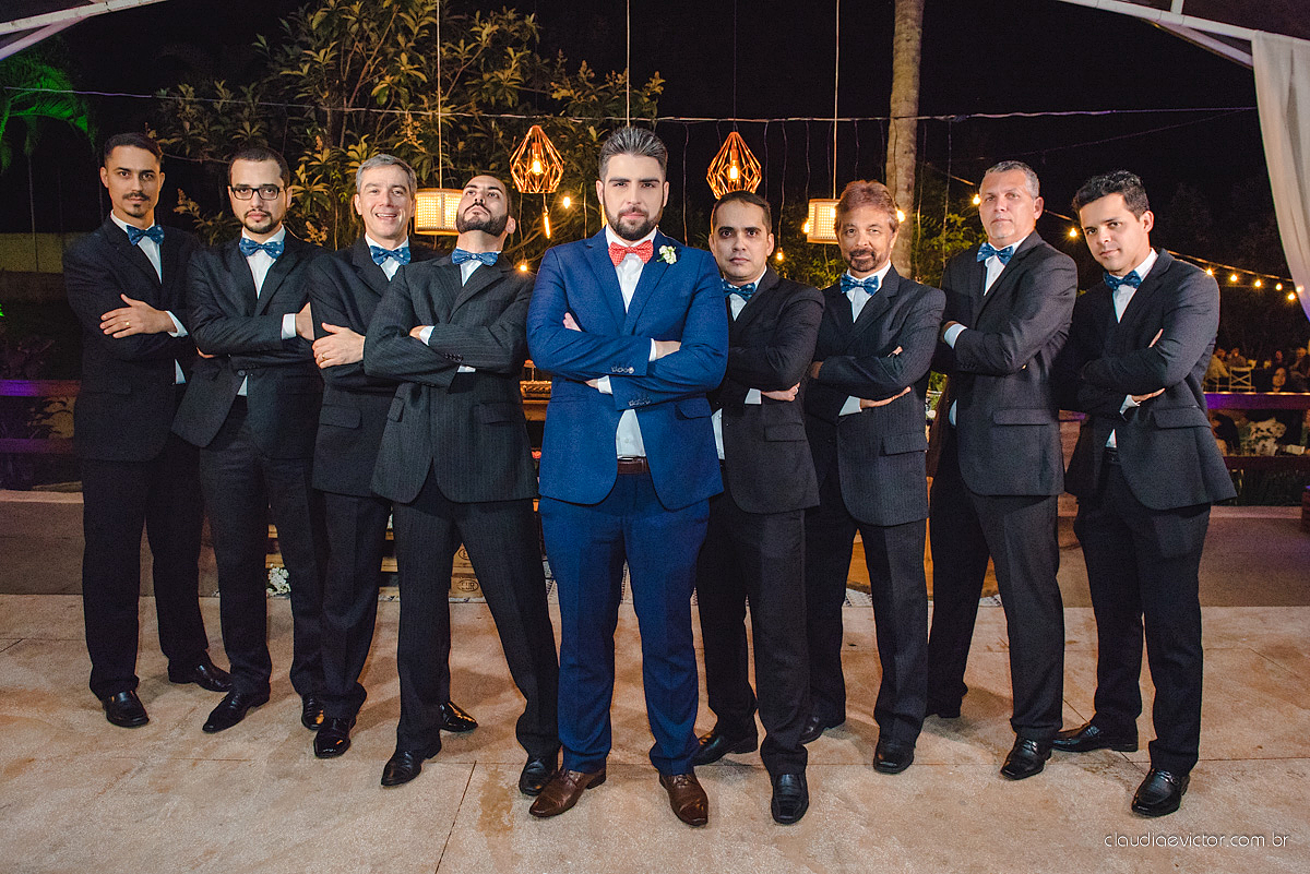 Lindo casamento realizado de dia num sítio com primeiro beijo vestido de noiva e noivo e noiva com pulo na piscina realizado por fotógrafos de casamento de Vila Velha fotógrafos de casamento de Vitória fotógrafos de casamento de Serra espirito santo ES