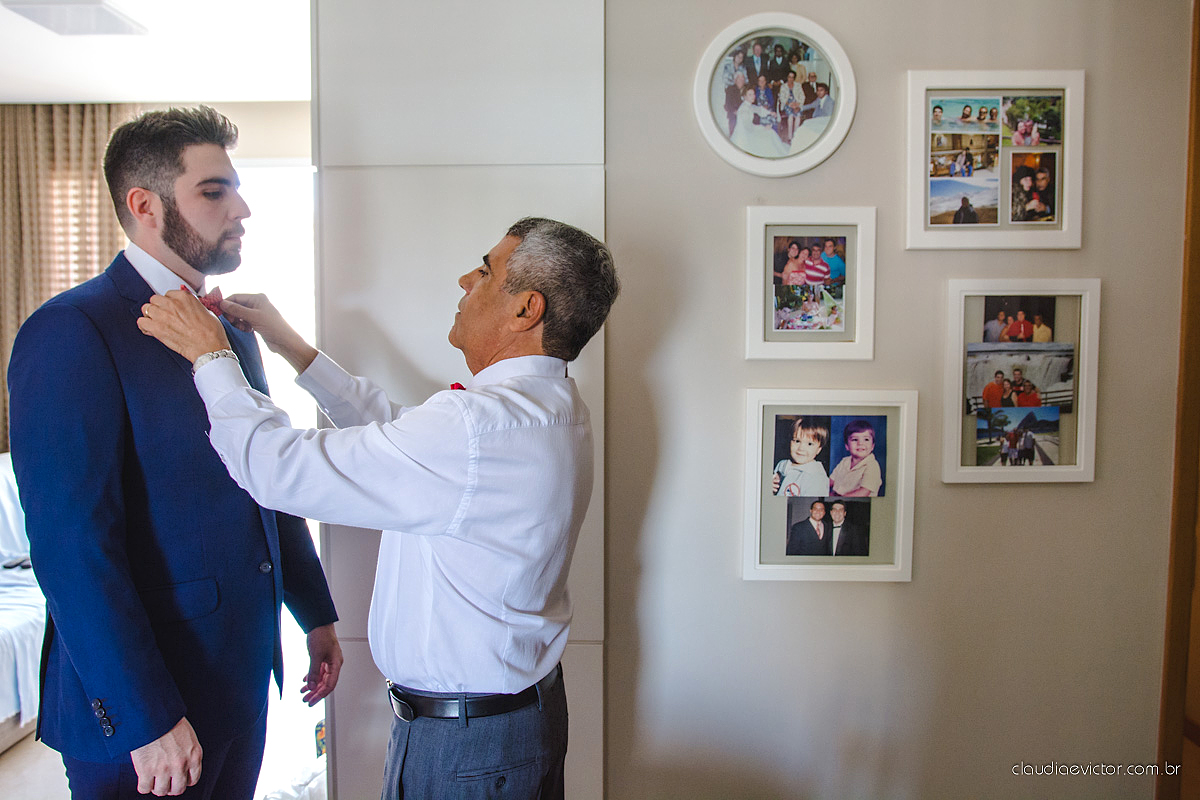 Lindo casamento realizado de dia num sítio com primeiro beijo vestido de noiva e noivo e noiva com pulo na piscina realizado por fotógrafos de casamento de Vila Velha fotógrafos de casamento de Vitória fotógrafos de casamento de Serra espirito santo ES