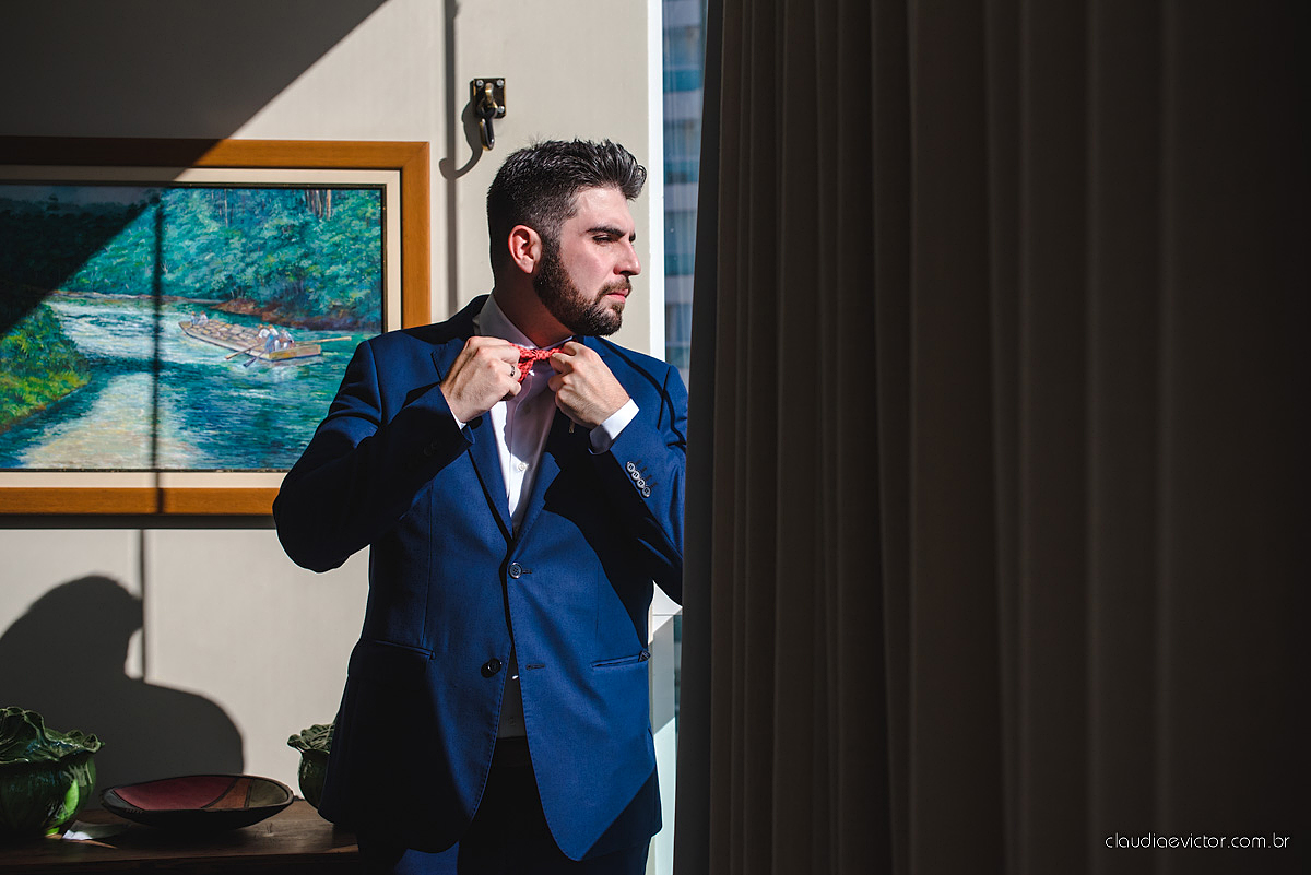 Lindo casamento realizado de dia num sítio com primeiro beijo vestido de noiva e noivo e noiva com pulo na piscina realizado por fotógrafos de casamento de Vila Velha fotógrafos de casamento de Vitória fotógrafos de casamento de Serra espirito santo ES