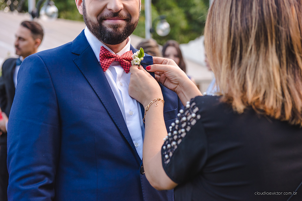 Lindo casamento realizado de dia num sítio com primeiro beijo vestido de noiva e noivo e noiva com pulo na piscina realizado por fotógrafos de casamento de Vila Velha fotógrafos de casamento de Vitória fotógrafos de casamento de Serra espirito santo ES