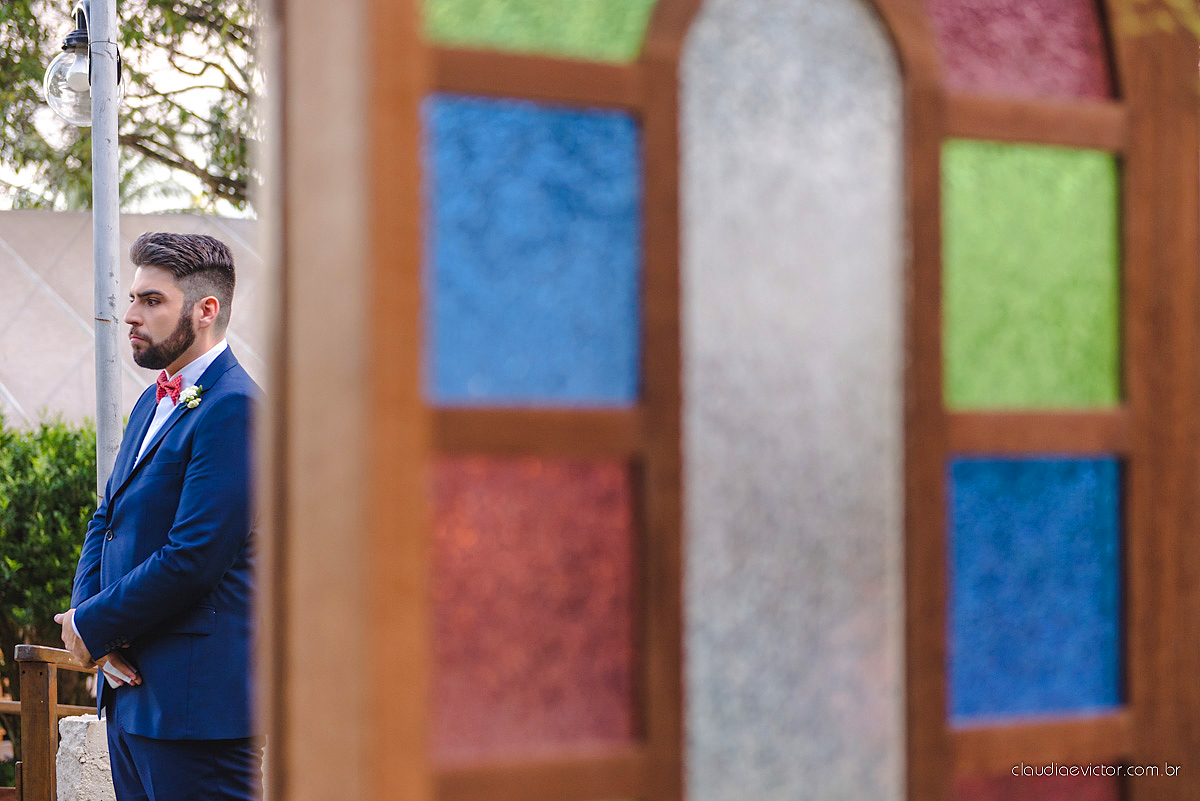 Lindo casamento realizado de dia num sítio com primeiro beijo vestido de noiva e noivo e noiva com pulo na piscina realizado por fotógrafos de casamento de Vila Velha fotógrafos de casamento de Vitória fotógrafos de casamento de Serra espirito santo ES