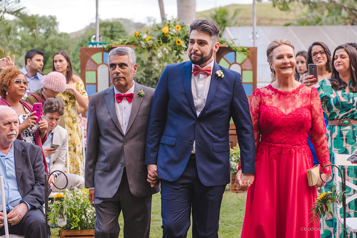 Lindo casamento realizado de dia num sítio com primeiro beijo vestido de noiva e noivo e noiva com pulo na piscina realizado por fotógrafos de casamento de Vila Velha fotógrafos de casamento de Vitória fotógrafos de casamento de Serra espirito santo ES