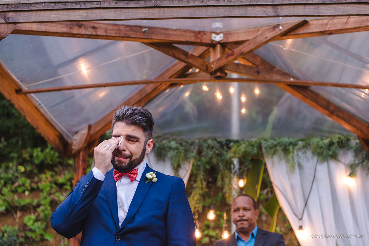 Lindo casamento realizado de dia num sítio com primeiro beijo vestido de noiva e noivo e noiva com pulo na piscina realizado por fotógrafos de casamento de Vila Velha fotógrafos de casamento de Vitória fotógrafos de casamento de Serra espirito santo ES