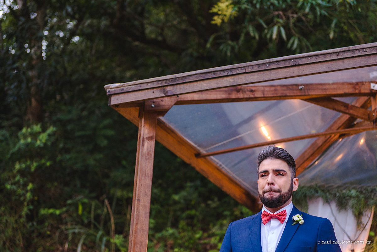 Lindo casamento realizado de dia num sítio com primeiro beijo vestido de noiva e noivo e noiva com pulo na piscina realizado por fotógrafos de casamento de Vila Velha fotógrafos de casamento de Vitória fotógrafos de casamento de Serra espirito santo ES