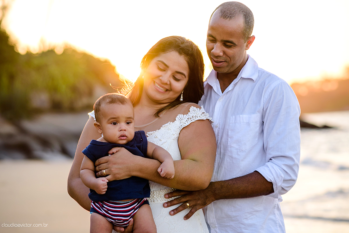 Lindo ensaio externo infantil realizado em VITORIA es por fotógrafos de casamento de vila velha fotógrafos de casamento de Vitória fotógrafos de casamento de Serra ES Espirito Santo com praia familia e por do sol