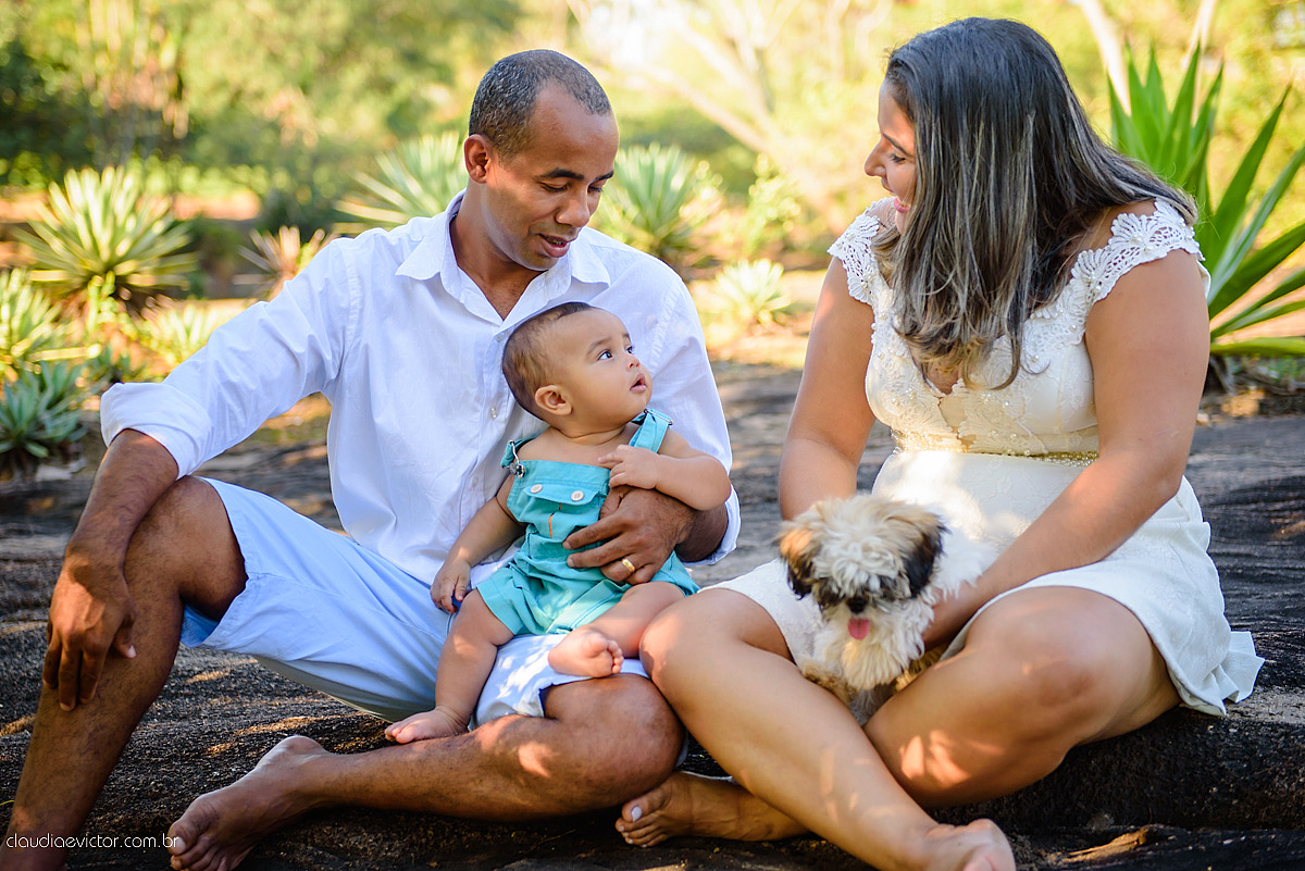 Lindo ensaio externo infantil realizado em VITORIA es por fotógrafos de casamento de vila velha fotógrafos de casamento de Vitória fotógrafos de casamento de Serra ES Espirito Santo com praia familia e por do sol