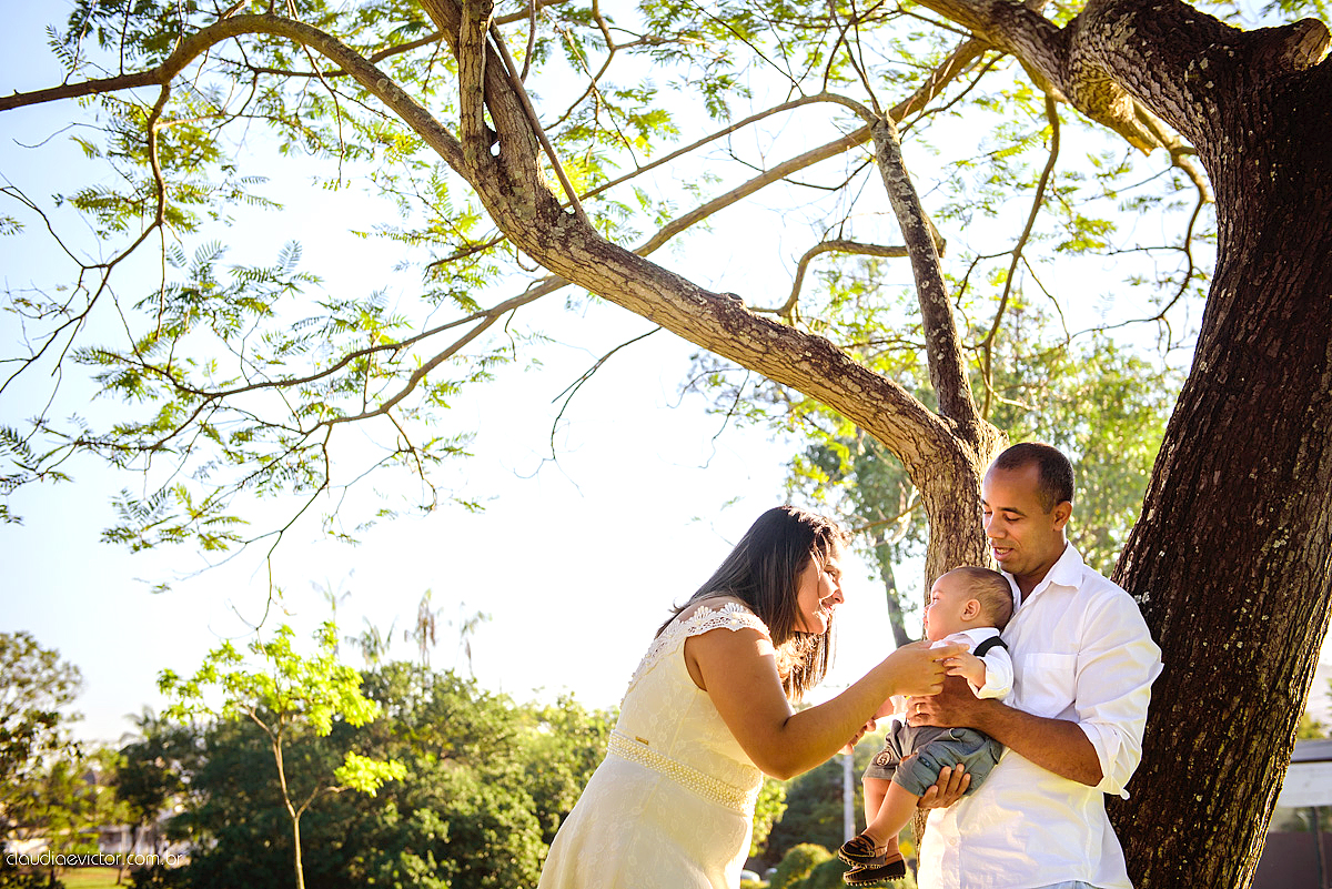 Lindo ensaio externo infantil realizado em VITORIA es por fotógrafos de casamento de vila velha fotógrafos de casamento de Vitória fotógrafos de casamento de Serra ES Espirito Santo com praia familia e por do sol