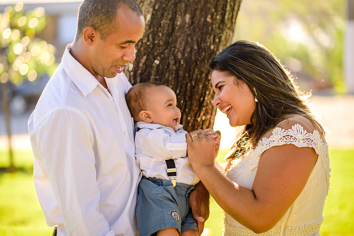 Lindo ensaio externo infantil realizado em VITORIA es por fotógrafos de casamento de vila velha fotógrafos de casamento de Vitória fotógrafos de casamento de Serra ES Espirito Santo com praia familia e por do sol