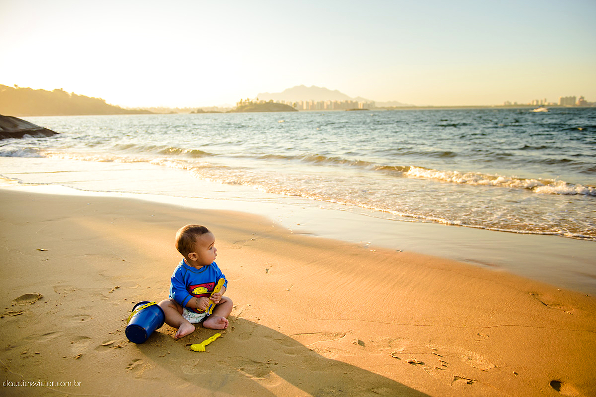Lindo ensaio externo infantil realizado em VITORIA es por fotógrafos de casamento de vila velha fotógrafos de casamento de Vitória fotógrafos de casamento de Serra ES Espirito Santo com praia familia e por do sol