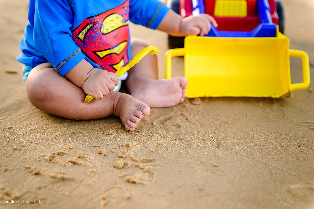 Lindo ensaio externo infantil realizado em VITORIA es por fotógrafos de casamento de vila velha fotógrafos de casamento de Vitória fotógrafos de casamento de Serra ES Espirito Santo com praia familia e por do sol