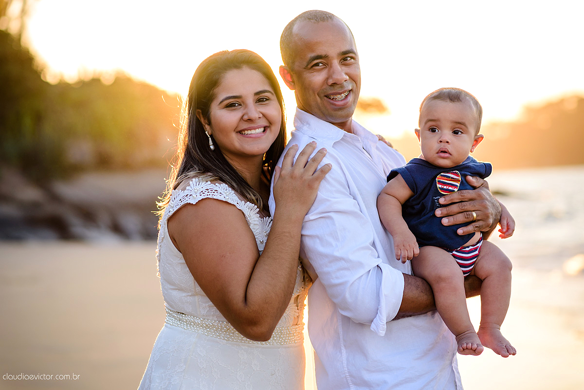Lindo ensaio externo infantil realizado em VITORIA es por fotógrafos de casamento de vila velha fotógrafos de casamento de Vitória fotógrafos de casamento de Serra ES Espirito Santo com praia familia e por do sol