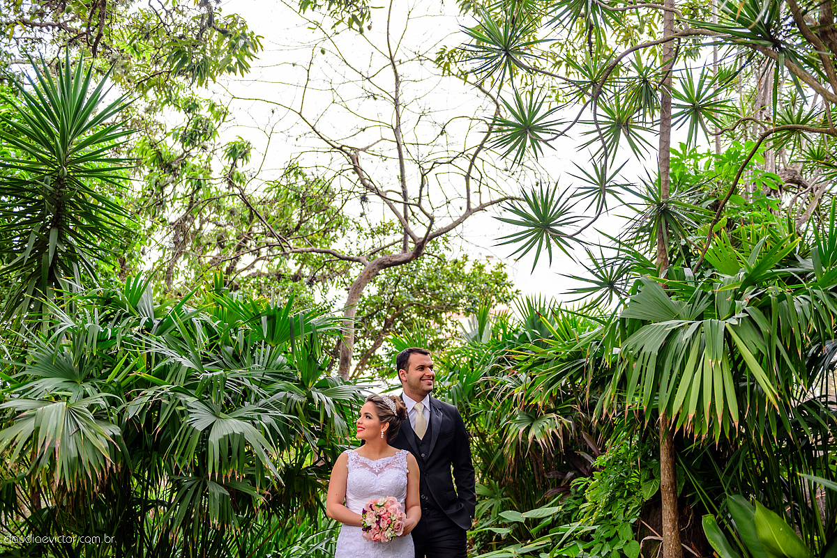 Lindo casamento realizado na serra por fotógrafos de casamento de vila velha fotógrafos de casamento de Vitória fotógrafos de casamento de Serra Espirito Santo ES com noivo e noiva e vestido de noiva e paisagem com por do sol