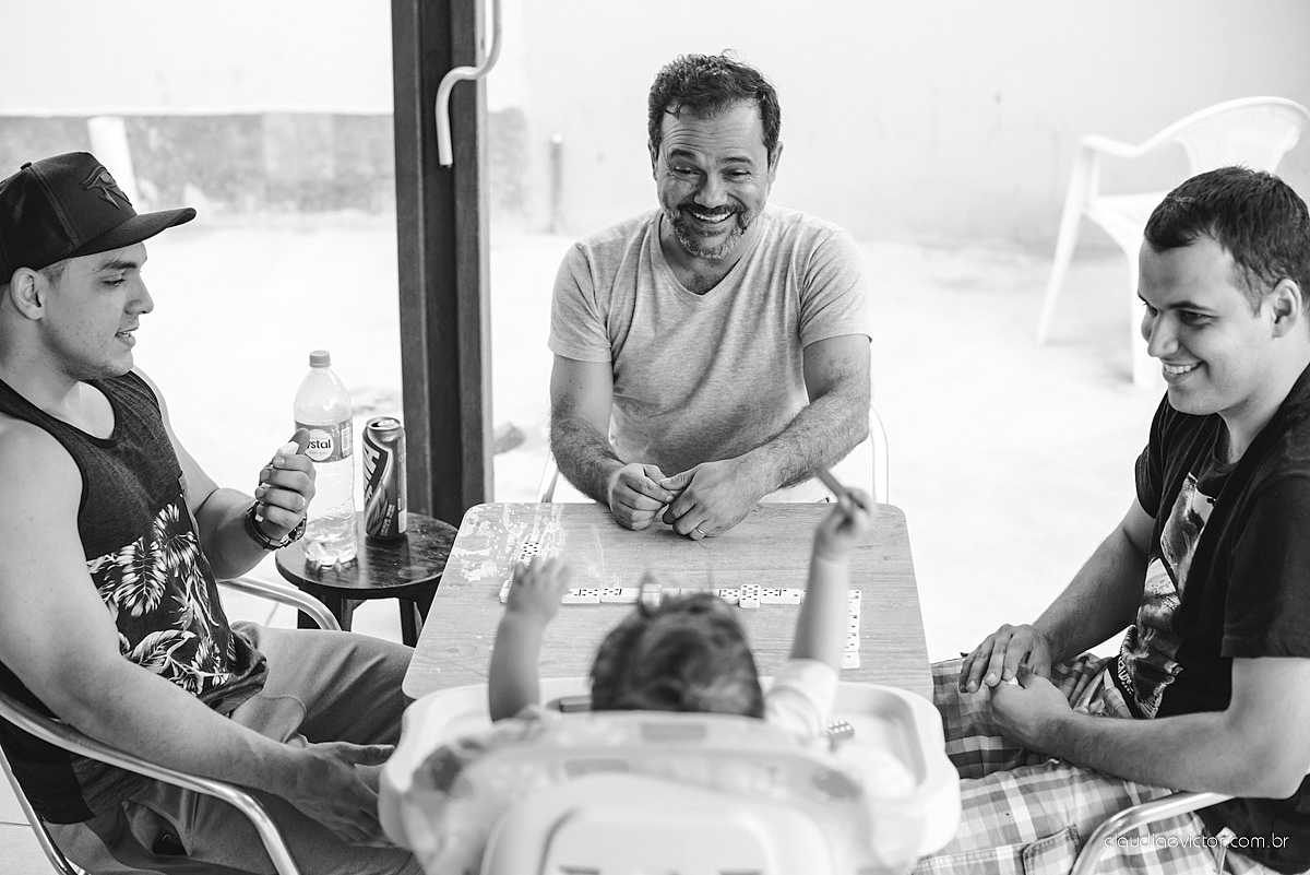 Lindo casamento realizado na serra por fotógrafos de casamento de vila velha fotógrafos de casamento de Vitória fotógrafos de casamento de Serra Espirito Santo ES com noivo e noiva e vestido de noiva e paisagem com por do sol