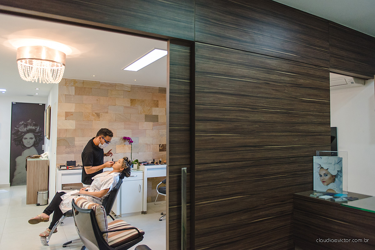 Lindo casamento realizado na serra por fotógrafos de casamento de vila velha fotógrafos de casamento de Vitória fotógrafos de casamento de Serra Espirito Santo ES com noivo e noiva e vestido de noiva e paisagem com por do sol