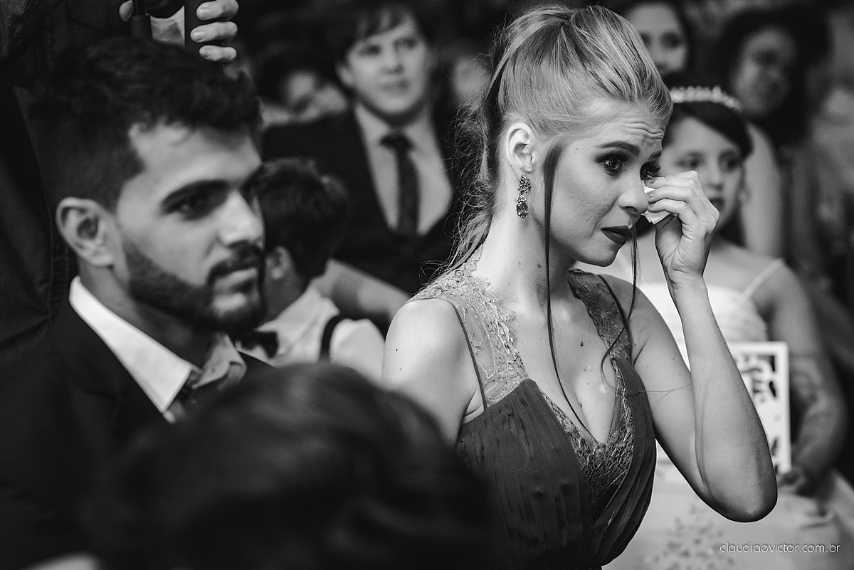 Lindo casamento realizado na serra por fotógrafos de casamento de vila velha fotógrafos de casamento de Vitória fotógrafos de casamento de Serra Espirito Santo ES com noivo e noiva e vestido de noiva e paisagem com por do sol