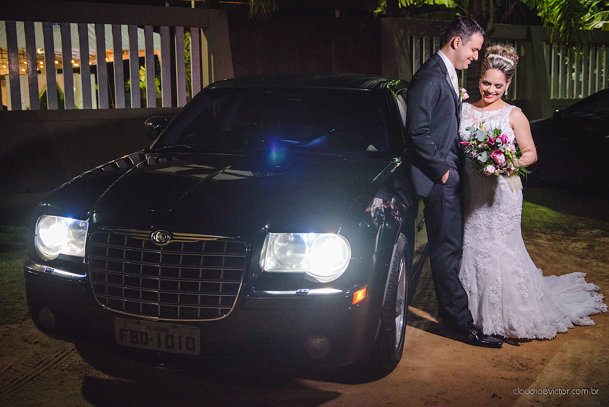 Lindo casamento realizado na serra por fotógrafos de casamento de vila velha fotógrafos de casamento de Vitória fotógrafos de casamento de Serra Espirito Santo ES com noivo e noiva e vestido de noiva e paisagem com por do sol