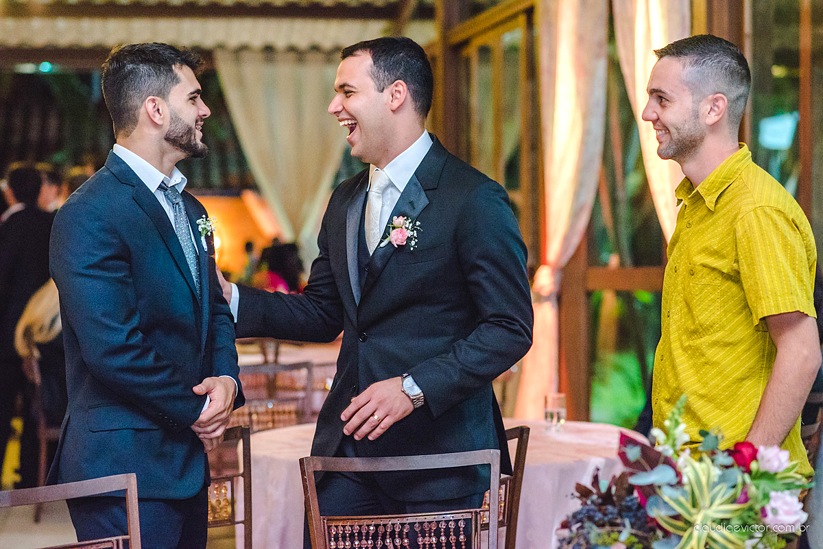 Lindo casamento realizado na serra por fotógrafos de casamento de vila velha fotógrafos de casamento de Vitória fotógrafos de casamento de Serra Espirito Santo ES com noivo e noiva e vestido de noiva e paisagem com por do sol