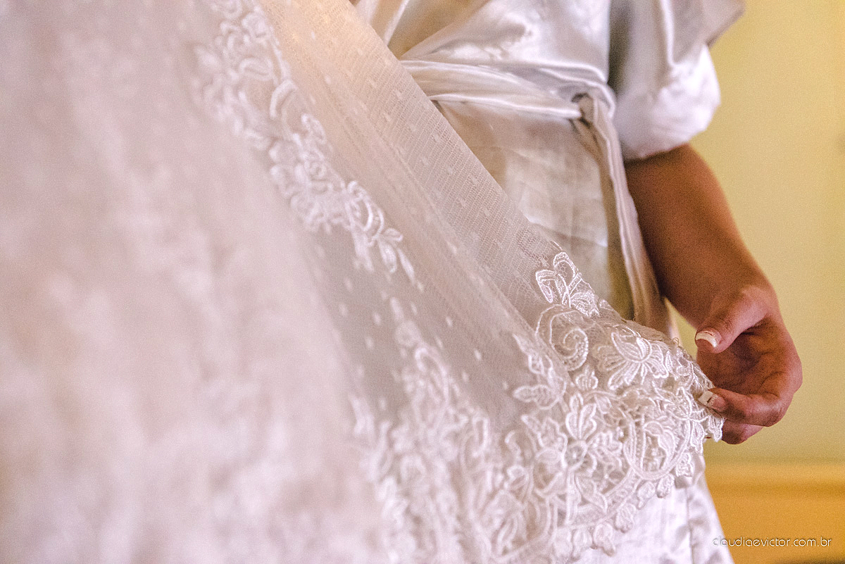 Lindo casamento realizado na serra por fotógrafos de casamento de vila velha fotógrafos de casamento de Vitória fotógrafos de casamento de Serra Espirito Santo ES com noivo e noiva e vestido de noiva e paisagem com por do sol