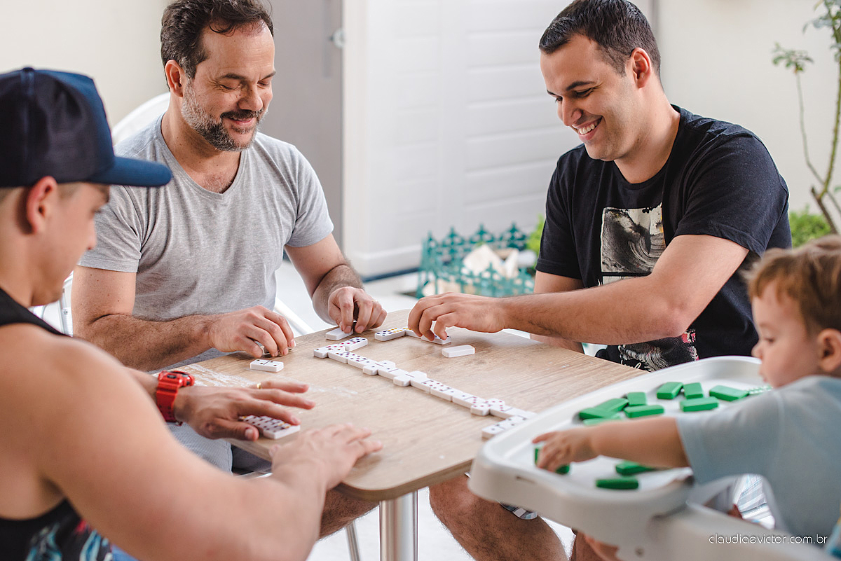 Lindo casamento realizado na serra por fotógrafos de casamento de vila velha fotógrafos de casamento de Vitória fotógrafos de casamento de Serra Espirito Santo ES com noivo e noiva e vestido de noiva e paisagem com por do sol