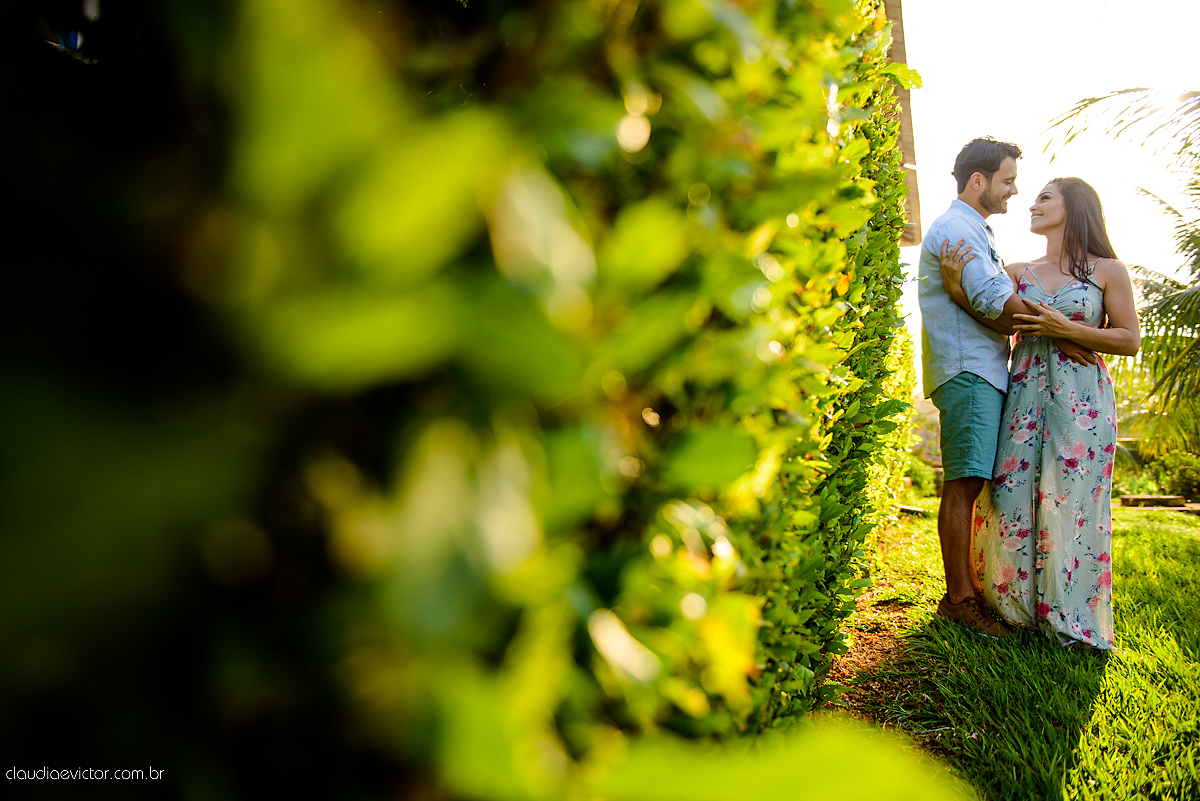 Lindo ensaio namoro pré-casamento feito em Santa Leopoldina realizado por fotógrafos de casamento de Vila Velha fotógrafos de casamento de vitória fotógrafos de casamento de serra espirito santo ES com noivo noiva e família e pôr do sol