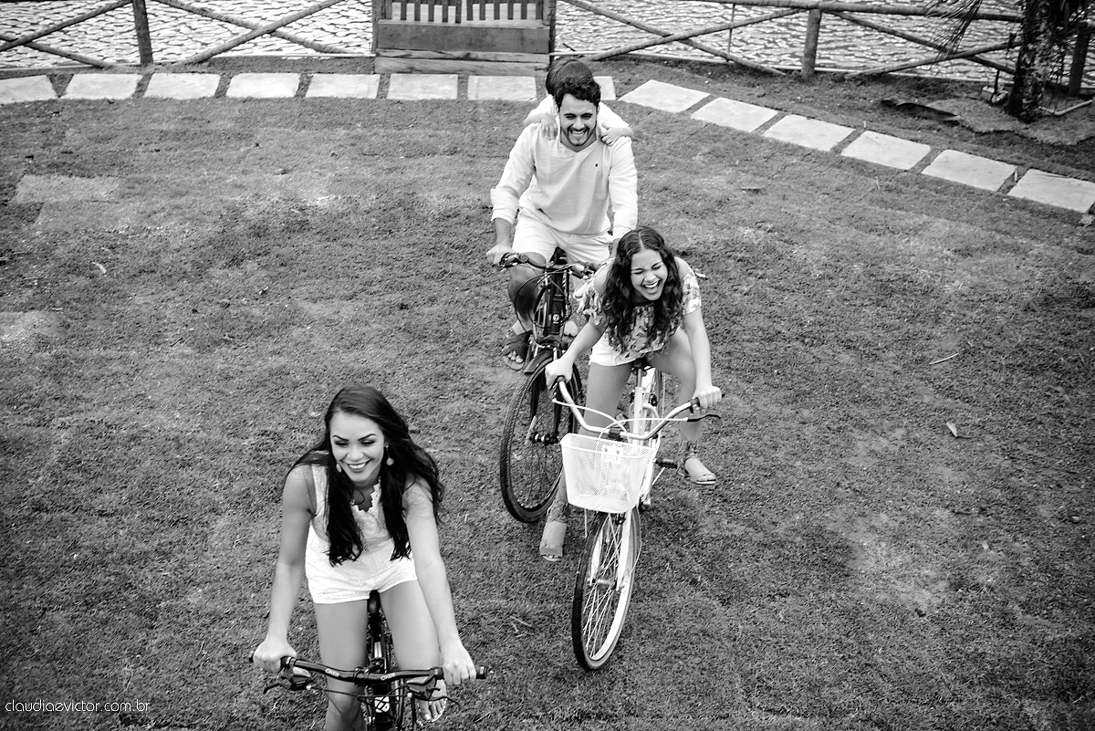 Lindo ensaio namoro pré-casamento feito em Santa Leopoldina realizado por fotógrafos de casamento de Vila Velha fotógrafos de casamento de vitória fotógrafos de casamento de serra espirito santo ES com noivo noiva e família e pôr do sol