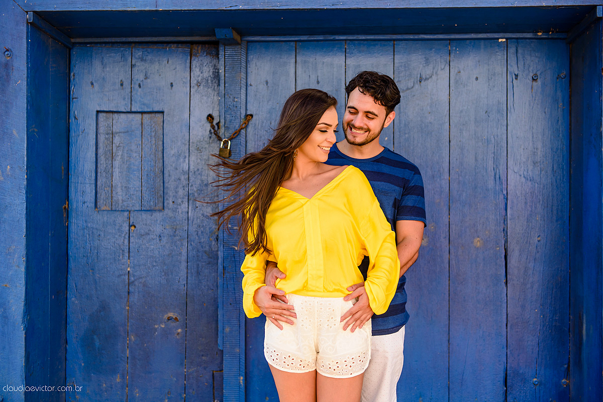Lindo ensaio namoro pré-casamento feito em Santa Leopoldina realizado por fotógrafos de casamento de Vila Velha fotógrafos de casamento de vitória fotógrafos de casamento de serra espirito santo ES com noivo noiva e família e pôr do sol