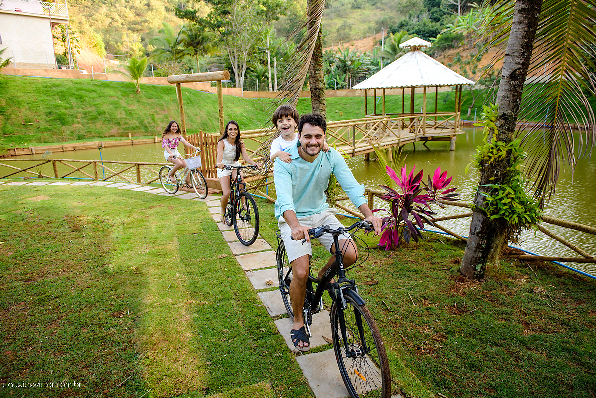 Lindo ensaio namoro pré-casamento feito em Santa Leopoldina realizado por fotógrafos de casamento de Vila Velha fotógrafos de casamento de vitória fotógrafos de casamento de serra espirito santo ES com noivo noiva e família e pôr do sol