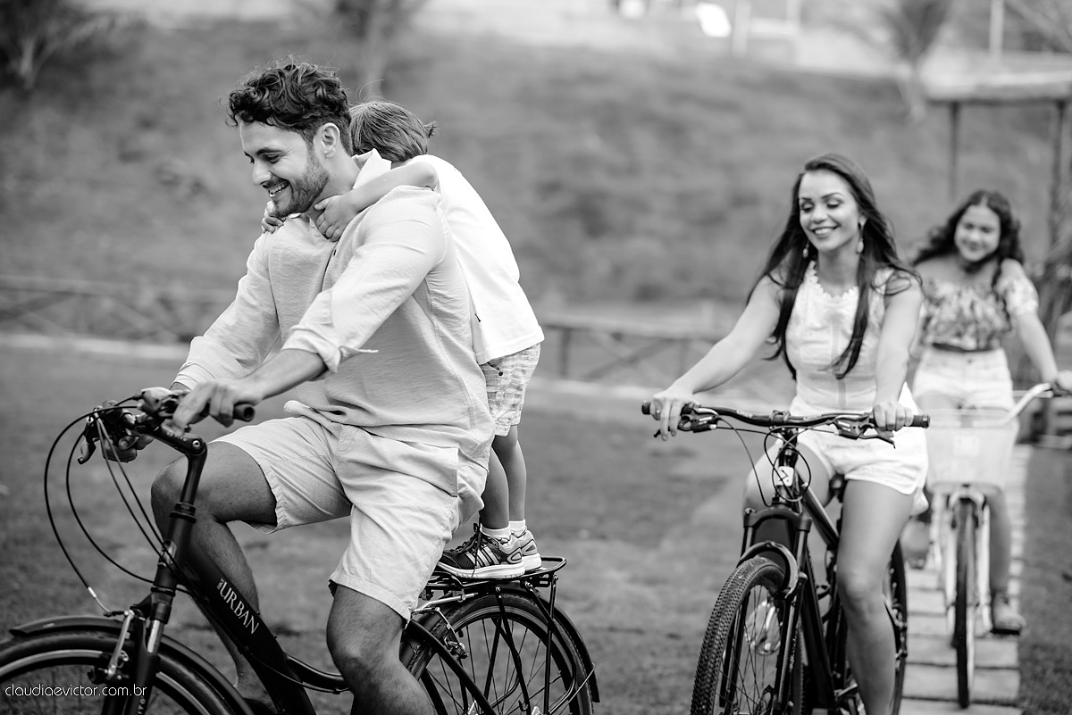 Lindo ensaio namoro pré-casamento feito em Santa Leopoldina realizado por fotógrafos de casamento de Vila Velha fotógrafos de casamento de vitória fotógrafos de casamento de serra espirito santo ES com noivo noiva e família e pôr do sol