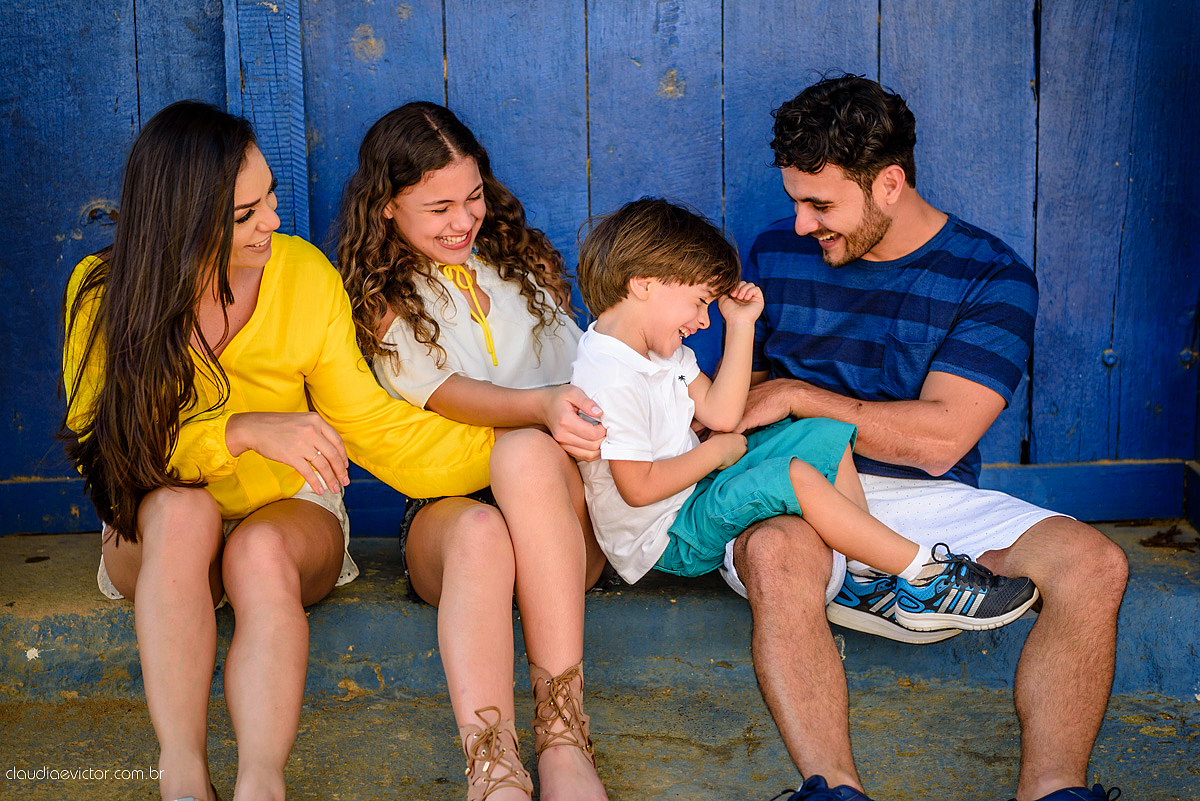 Lindo ensaio namoro pré-casamento feito em Santa Leopoldina realizado por fotógrafos de casamento de Vila Velha fotógrafos de casamento de vitória fotógrafos de casamento de serra espirito santo ES com noivo noiva e família e pôr do sol