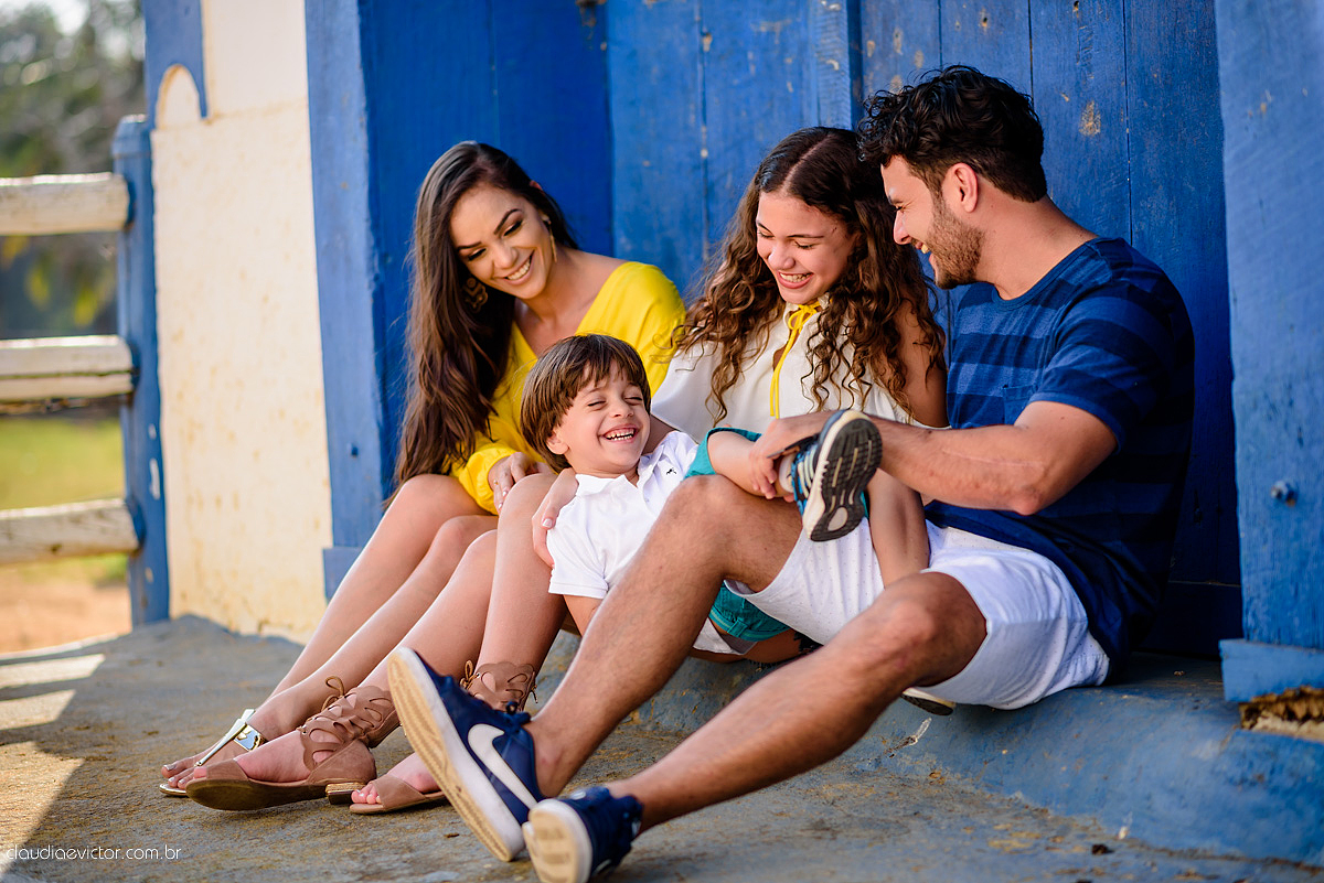 Lindo ensaio namoro pré-casamento feito em Santa Leopoldina realizado por fotógrafos de casamento de Vila Velha fotógrafos de casamento de vitória fotógrafos de casamento de serra espirito santo ES com noivo noiva e família e pôr do sol