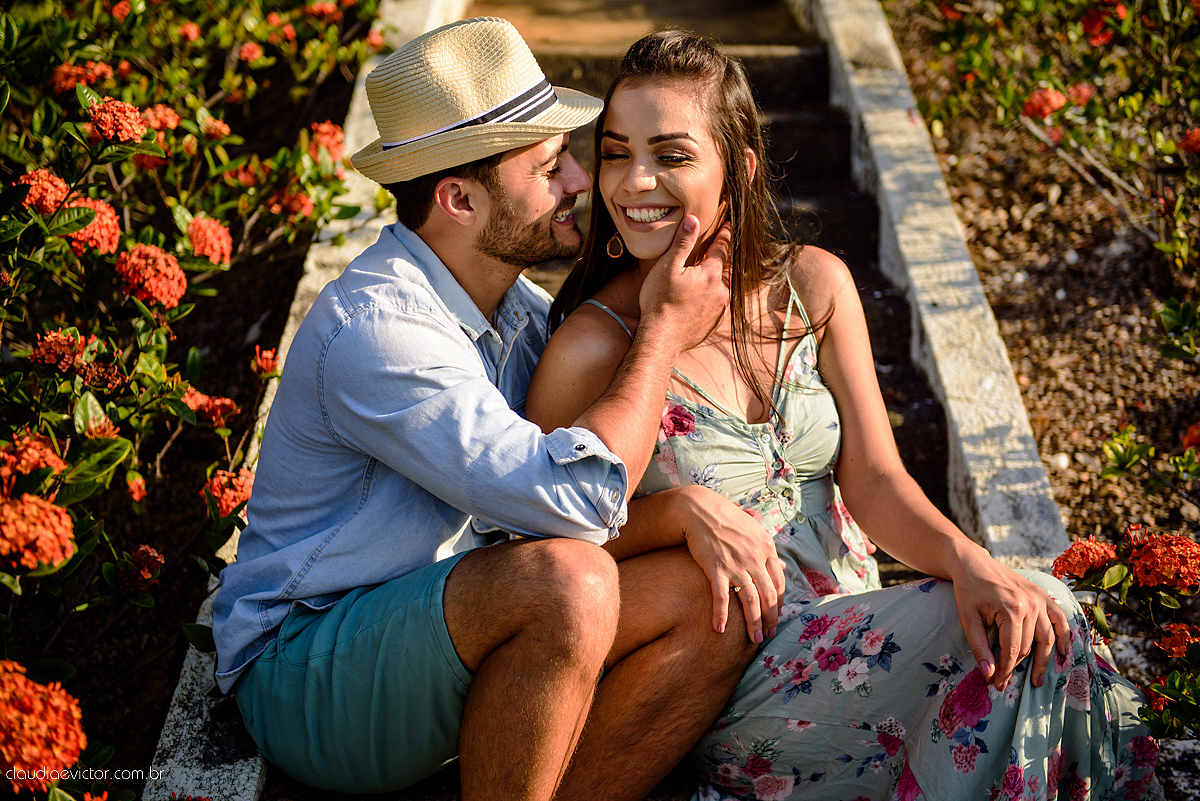 Lindo ensaio namoro pré-casamento feito em Santa Leopoldina realizado por fotógrafos de casamento de Vila Velha fotógrafos de casamento de vitória fotógrafos de casamento de serra espirito santo ES com noivo noiva e família e pôr do sol