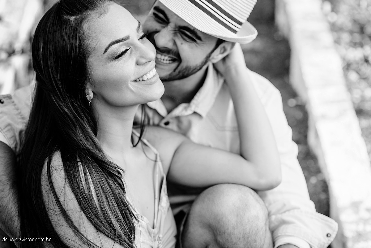 Lindo ensaio namoro pré-casamento feito em Santa Leopoldina realizado por fotógrafos de casamento de Vila Velha fotógrafos de casamento de vitória fotógrafos de casamento de serra espirito santo ES com noivo noiva e família e pôr do sol