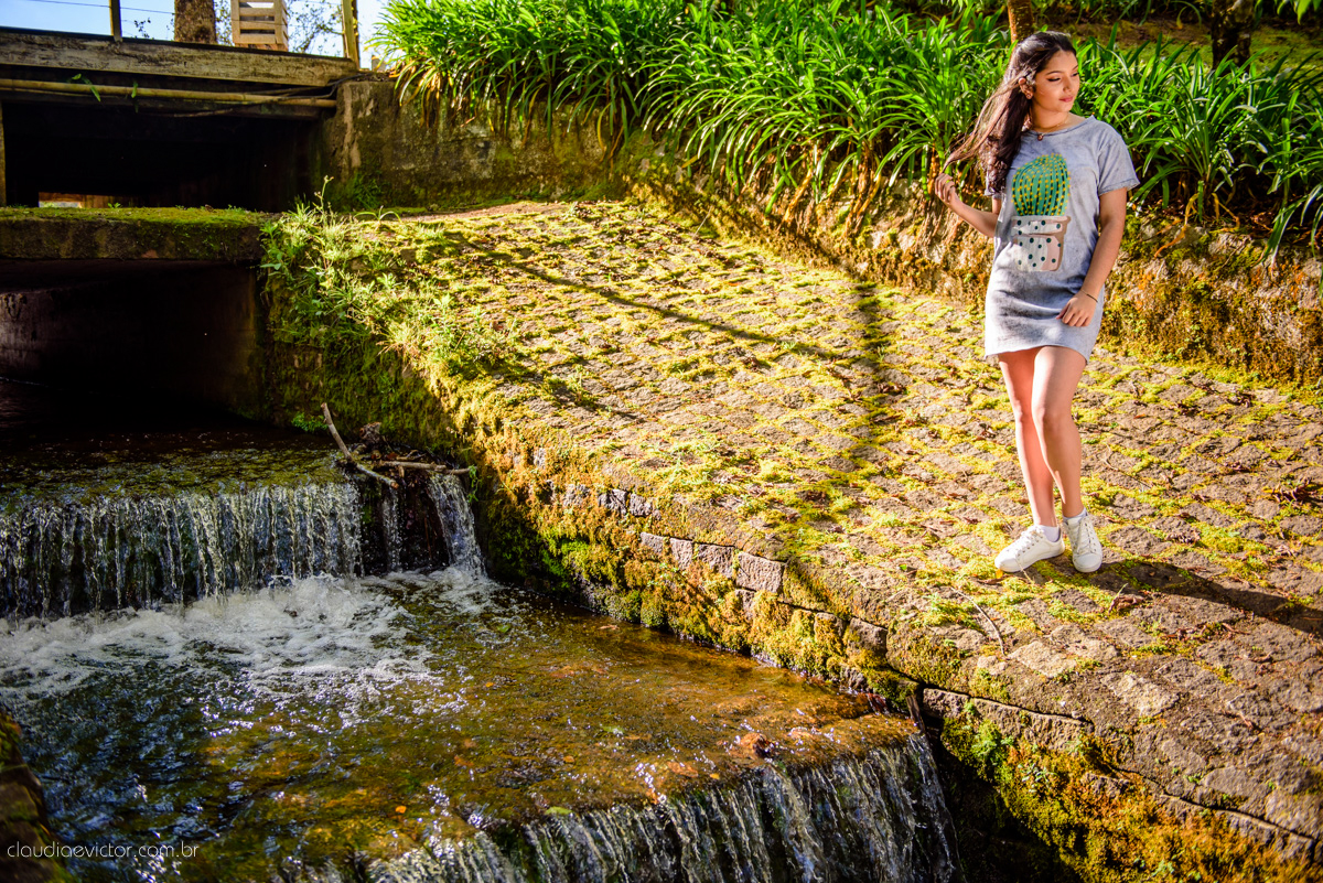 Lindo ensaio de 15 anos realizado por fotógrafos de casamento de vila velha fotógrafos de casamento de vitória fotógrafos de casamento de serra espirito santo ES em pedra azul na pousada monte verde