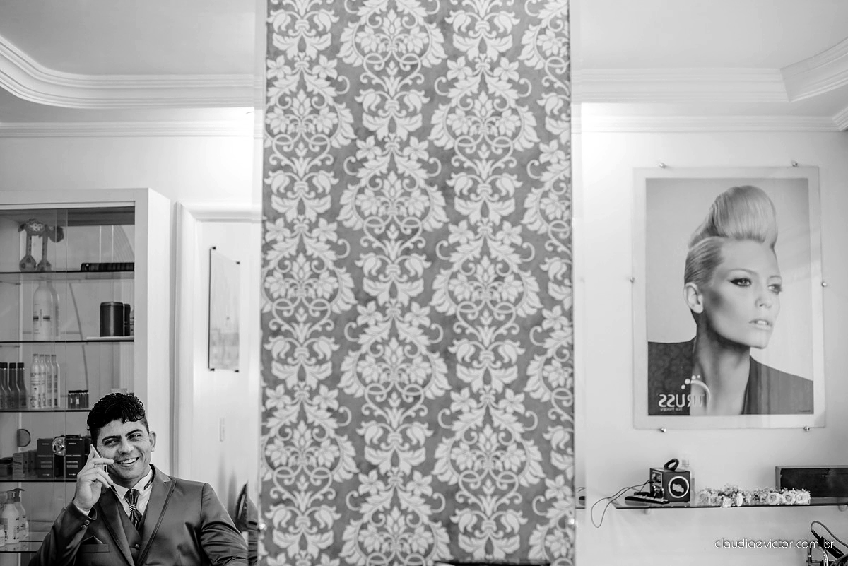 Lindo casamento com noivo e noiva realizado na igreja dos reis magos na serra por fotógrafos de casamento de Vila velha fotógrafos de casamento de vitória fotógrafos de casamento de serra espirito santo ES com fotos externas em pedra azul