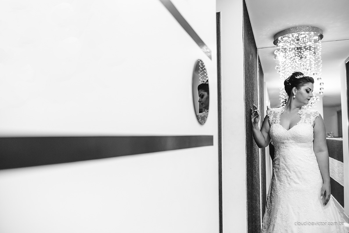 Lindo casamento com noivo e noiva realizado na igreja dos reis magos na serra por fotógrafos de casamento de Vila velha fotógrafos de casamento de vitória fotógrafos de casamento de serra espirito santo ES com fotos externas em pedra azul