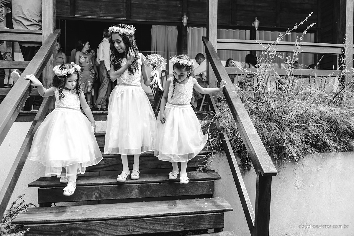Lindo casamento com noivo e noiva realizado na igreja dos reis magos na serra por fotógrafos de casamento de Vila velha fotógrafos de casamento de vitória fotógrafos de casamento de serra espirito santo ES com fotos externas em pedra azul