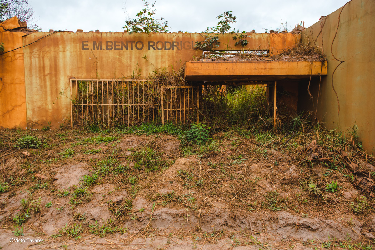 Fotos do rompimento da barragem da Samarco em Mariana que atingiu o distrito de Bento Rodrigues MG com ruínas lama e destruição
