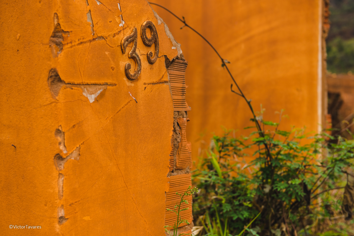 Fotos do rompimento da barragem da Samarco em Mariana que atingiu o distrito de Bento Rodrigues MG com ruínas lama e destruição