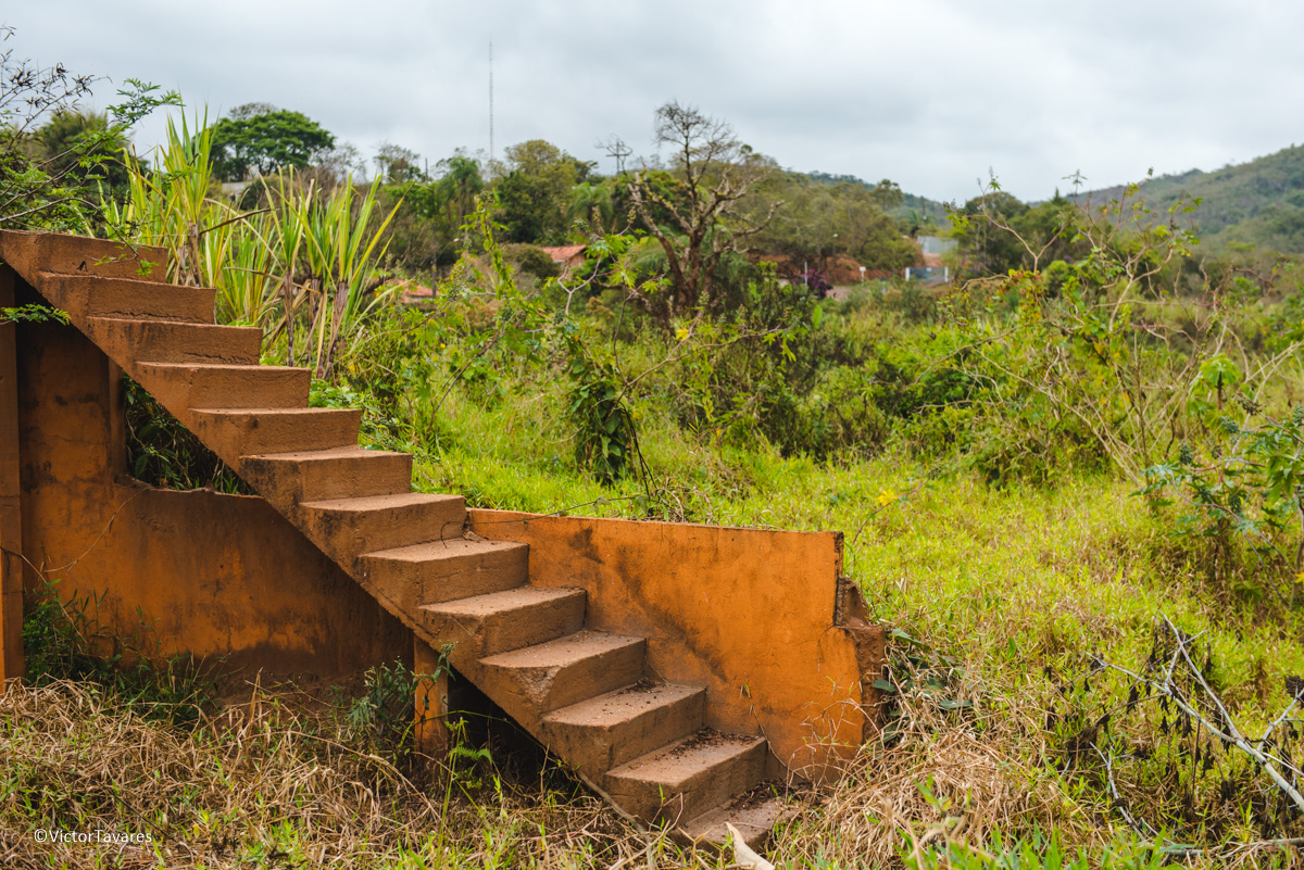 Fotos do rompimento da barragem da Samarco em Mariana que atingiu o distrito de Bento Rodrigues MG com ruínas lama e destruição