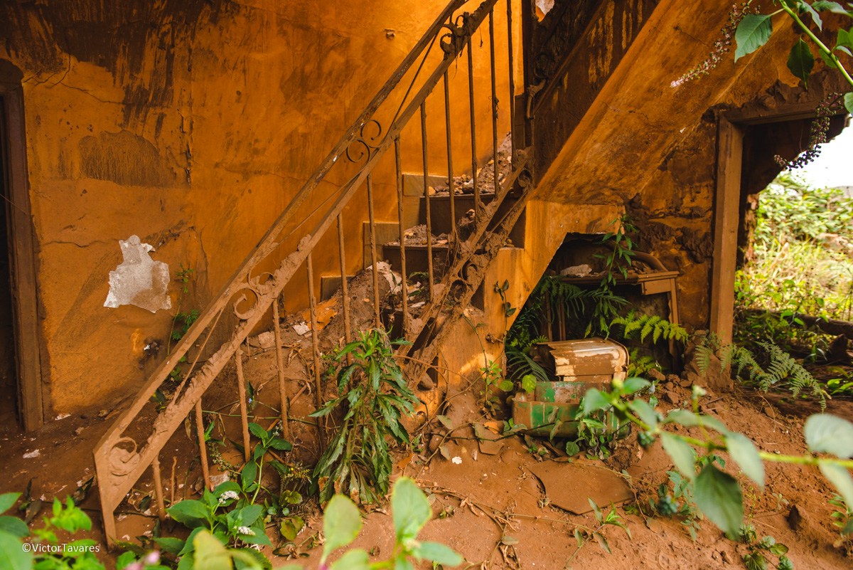 Fotos do rompimento da barragem da Samarco em Mariana que atingiu o distrito de Bento Rodrigues MG com ruínas lama e destruição