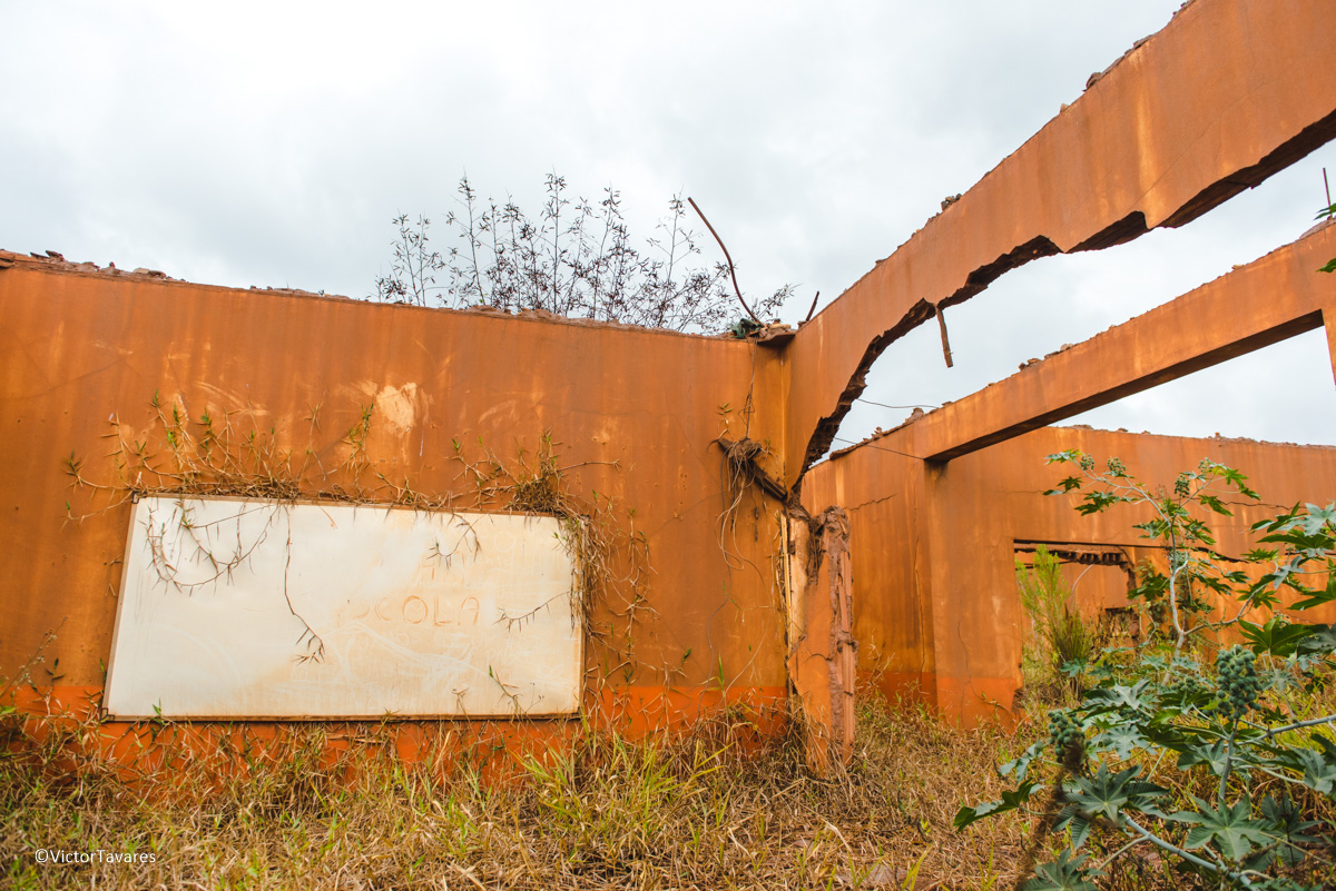 Fotos do rompimento da barragem da Samarco em Mariana que atingiu o distrito de Bento Rodrigues MG com ruínas lama e destruição