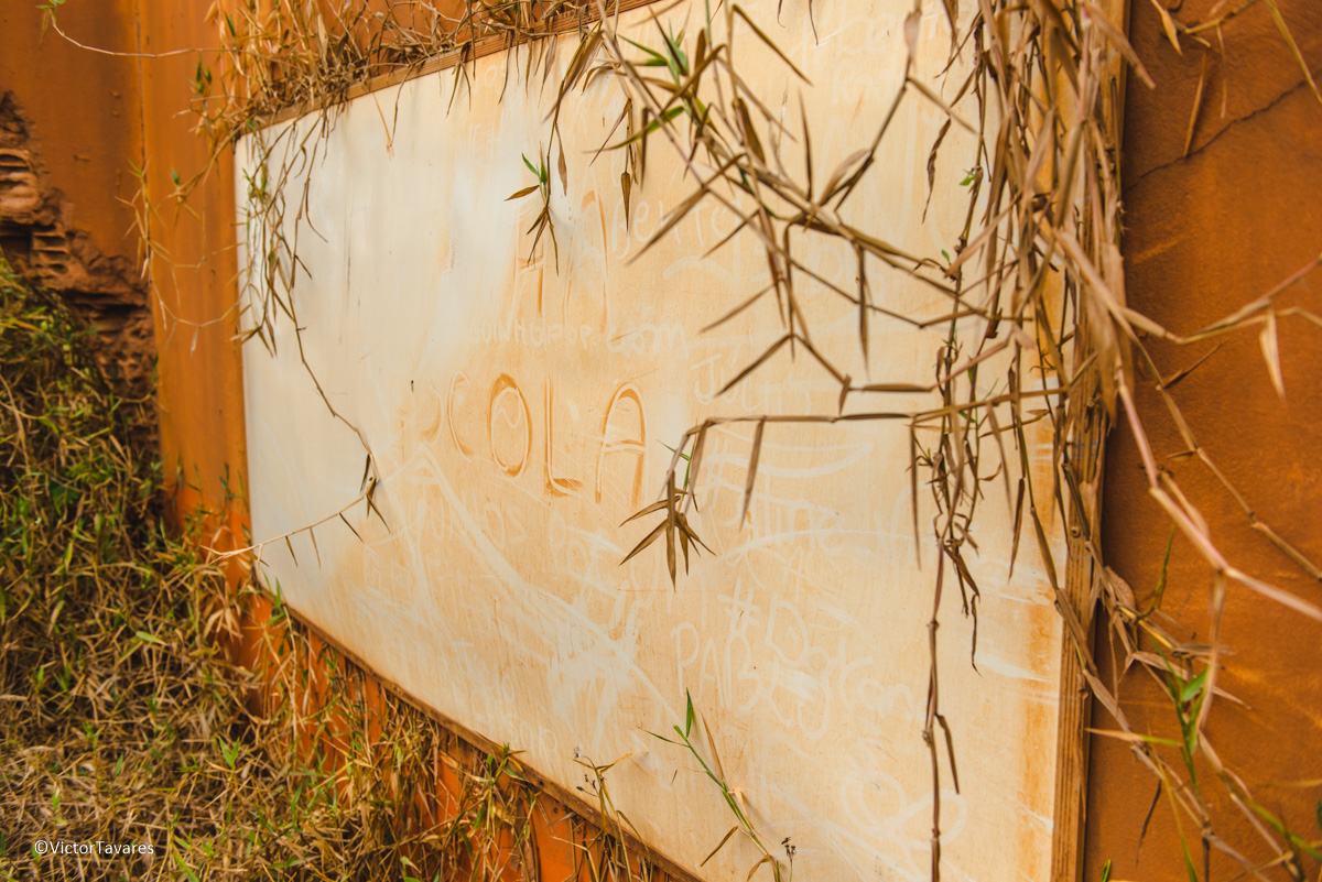 Fotos do rompimento da barragem da Samarco em Mariana que atingiu o distrito de Bento Rodrigues MG com ruínas lama e destruição