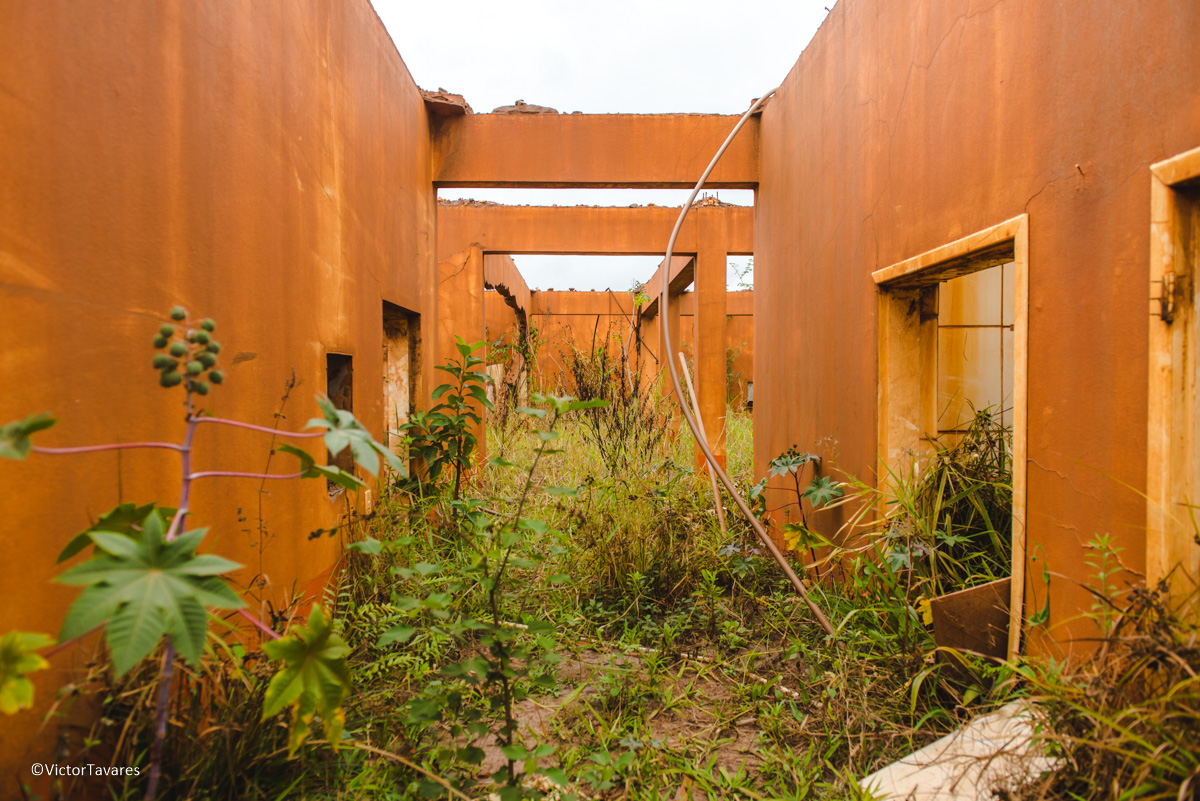 Fotos do rompimento da barragem da Samarco em Mariana que atingiu o distrito de Bento Rodrigues MG com ruínas lama e destruição