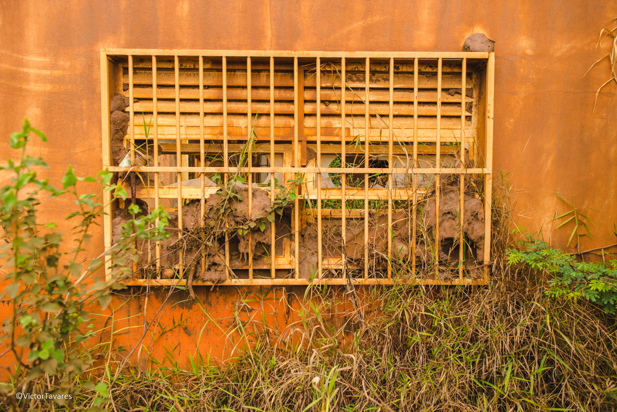 Fotos do rompimento da barragem da Samarco em Mariana que atingiu o distrito de Bento Rodrigues MG com ruínas lama e destruição